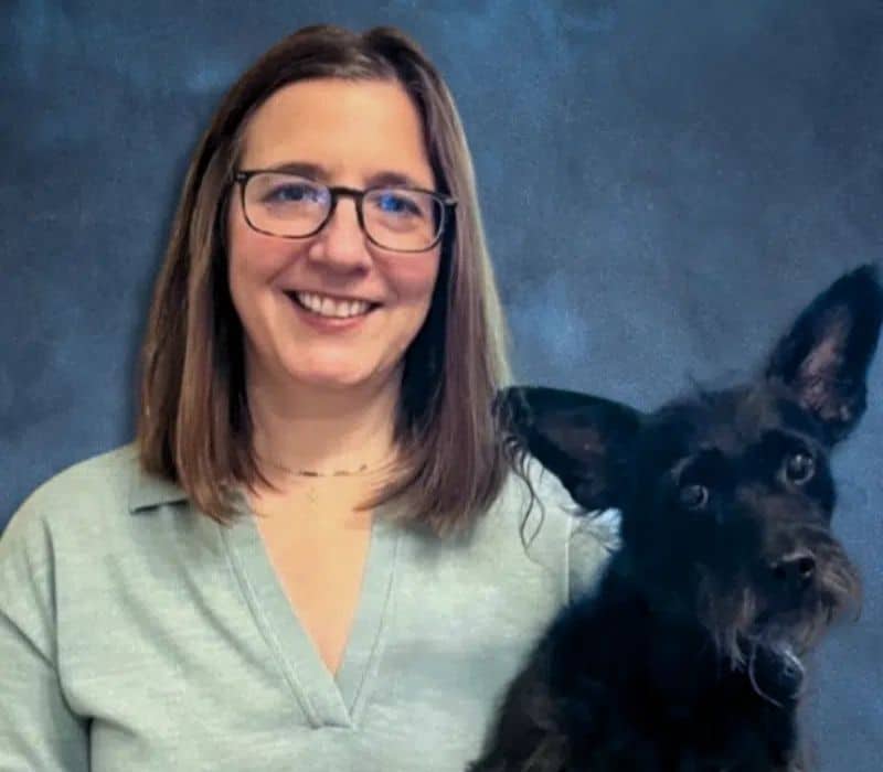 Dr. Amy Neligon with dog